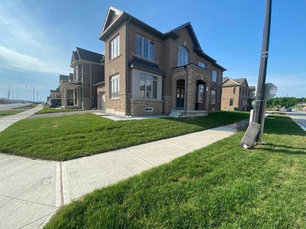 537 Veterans Dr Brampton On L7A 0C4 Villa Exterior foto