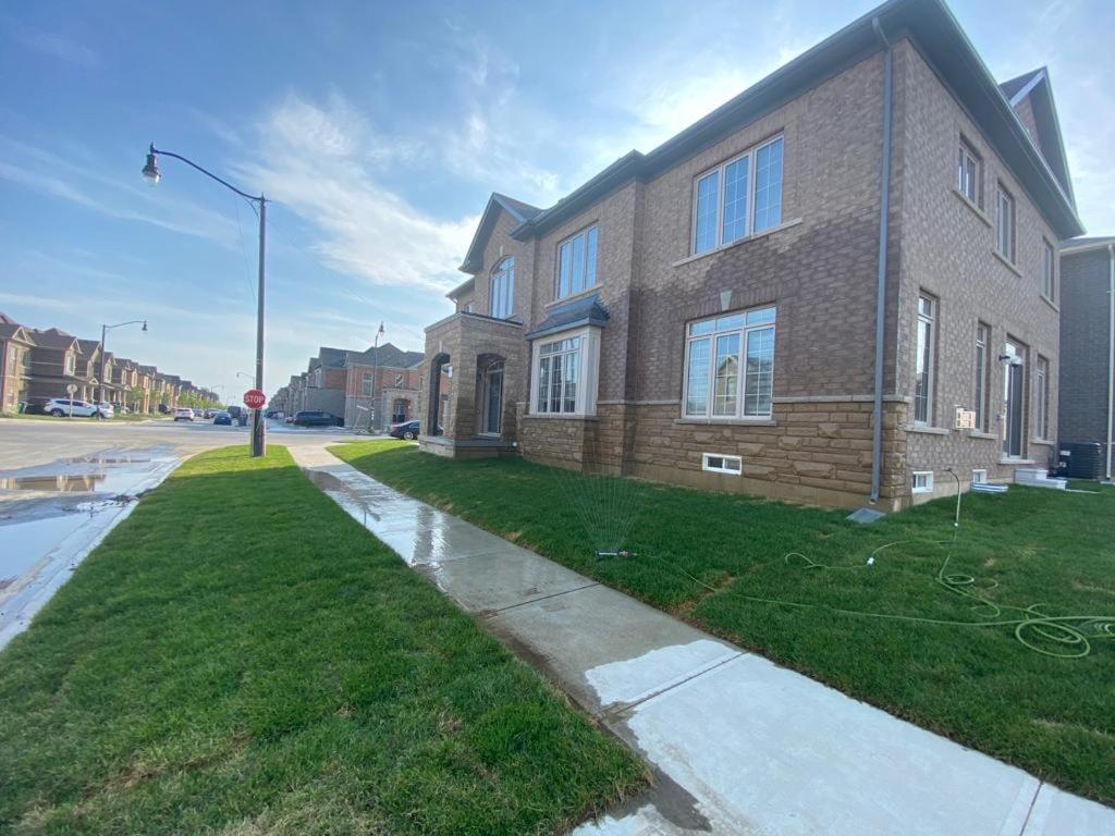 537 Veterans Dr Brampton On L7A 0C4 Villa Exterior foto