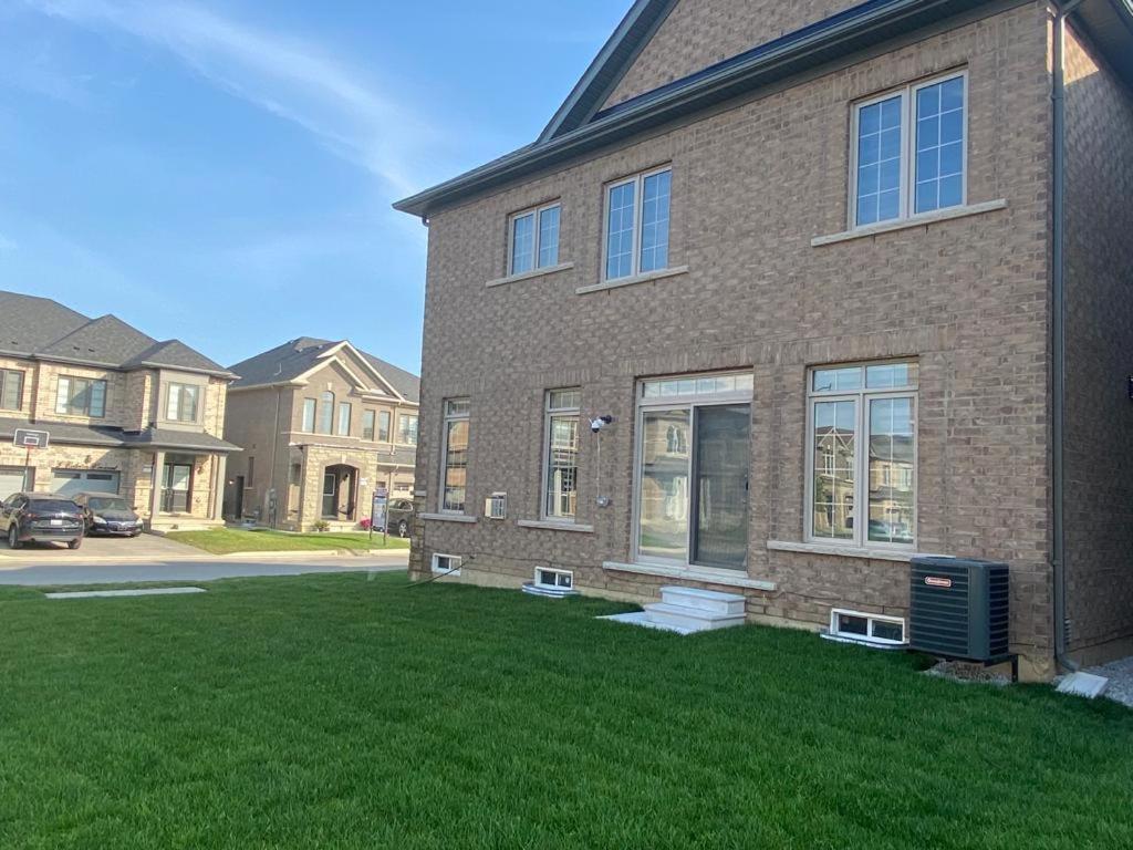 537 Veterans Dr Brampton On L7A 0C4 Villa Exterior foto